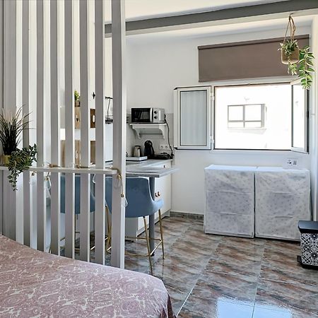 Habitaciones Privadas Cerca De La Playa Y Aeropuerto En Casa Compartida Con Otros Huespedes Playa Honda  Eksteriør bilde