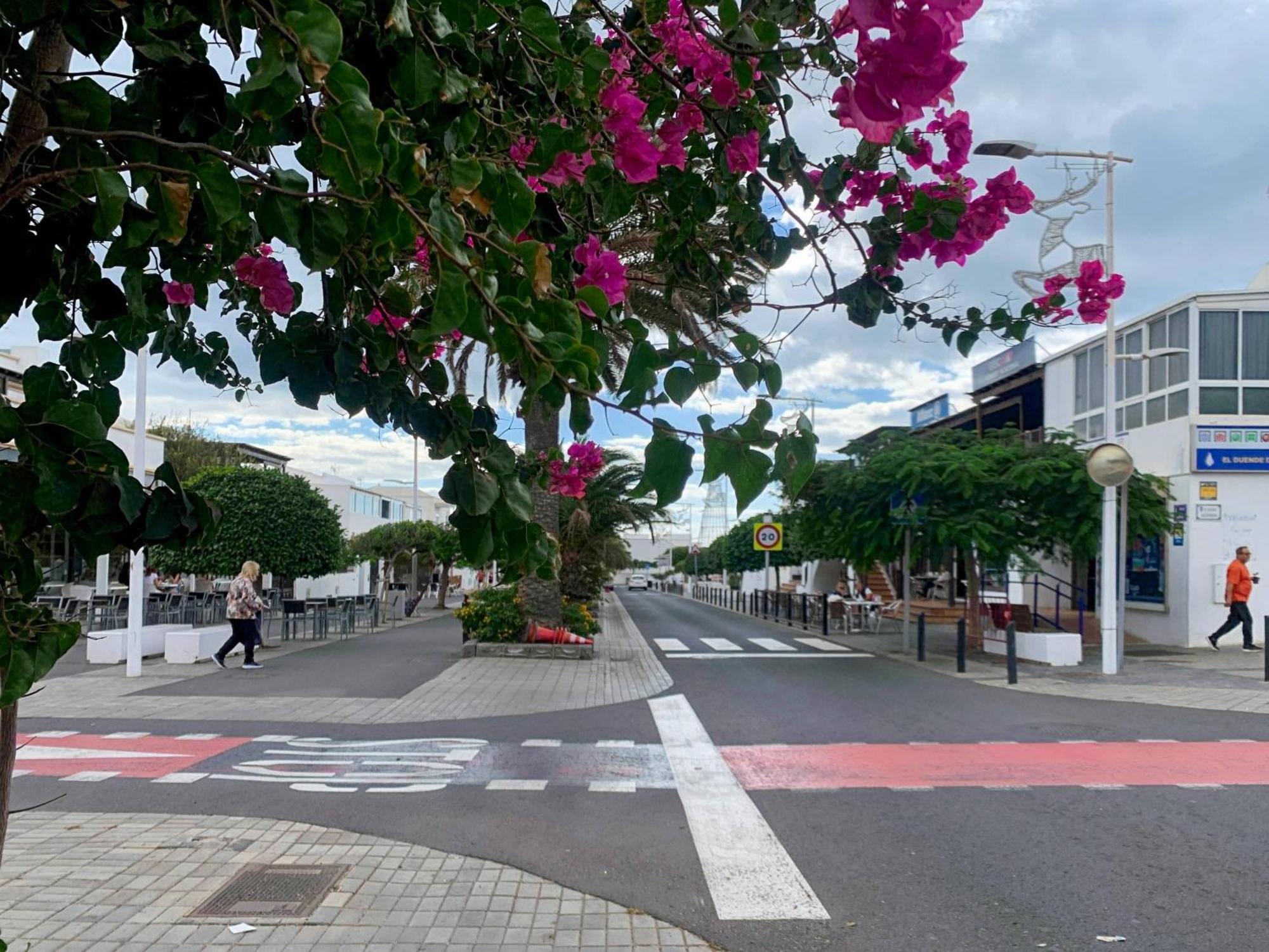 Habitaciones Privadas Cerca De La Playa Y Aeropuerto En Casa Compartida Con Otros Huespedes Playa Honda  Eksteriør bilde
