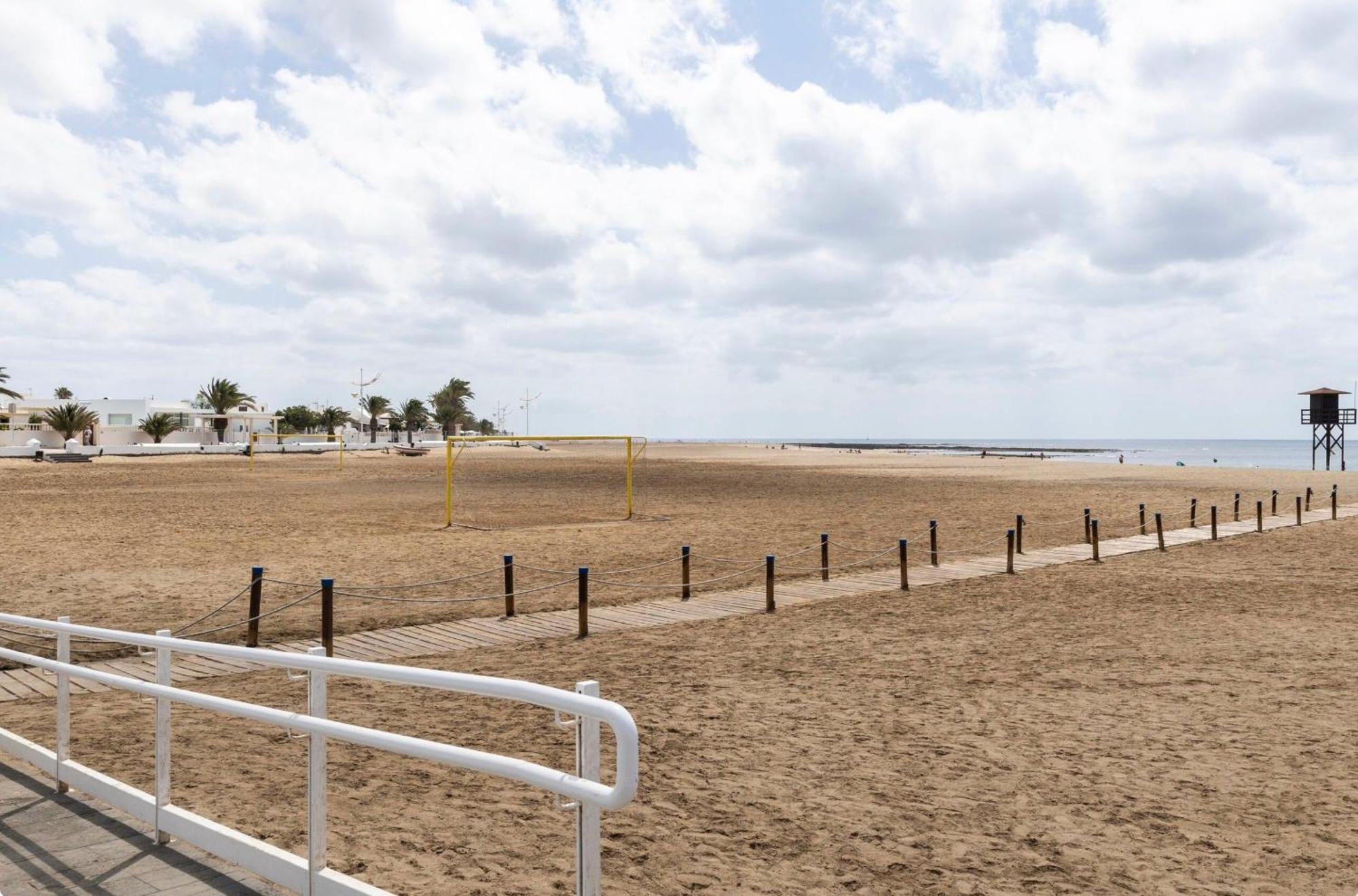 Habitaciones Privadas Cerca De La Playa Y Aeropuerto En Casa Compartida Con Otros Huespedes Playa Honda  Eksteriør bilde