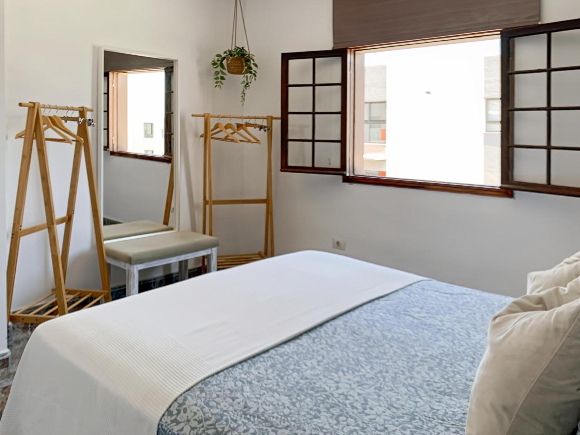Habitaciones Privadas Cerca De La Playa Y Aeropuerto En Casa Compartida Con Otros Huespedes Playa Honda  Eksteriør bilde